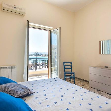 Casetta Vista Mare In Piazza A Mondello ปาแลร์โม ภายนอก รูปภาพ