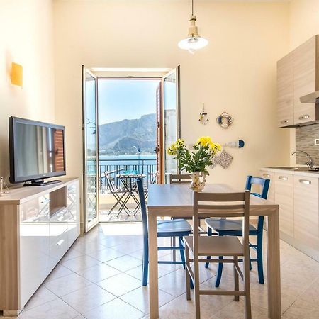 Casetta Vista Mare In Piazza A Mondello ปาแลร์โม ภายนอก รูปภาพ