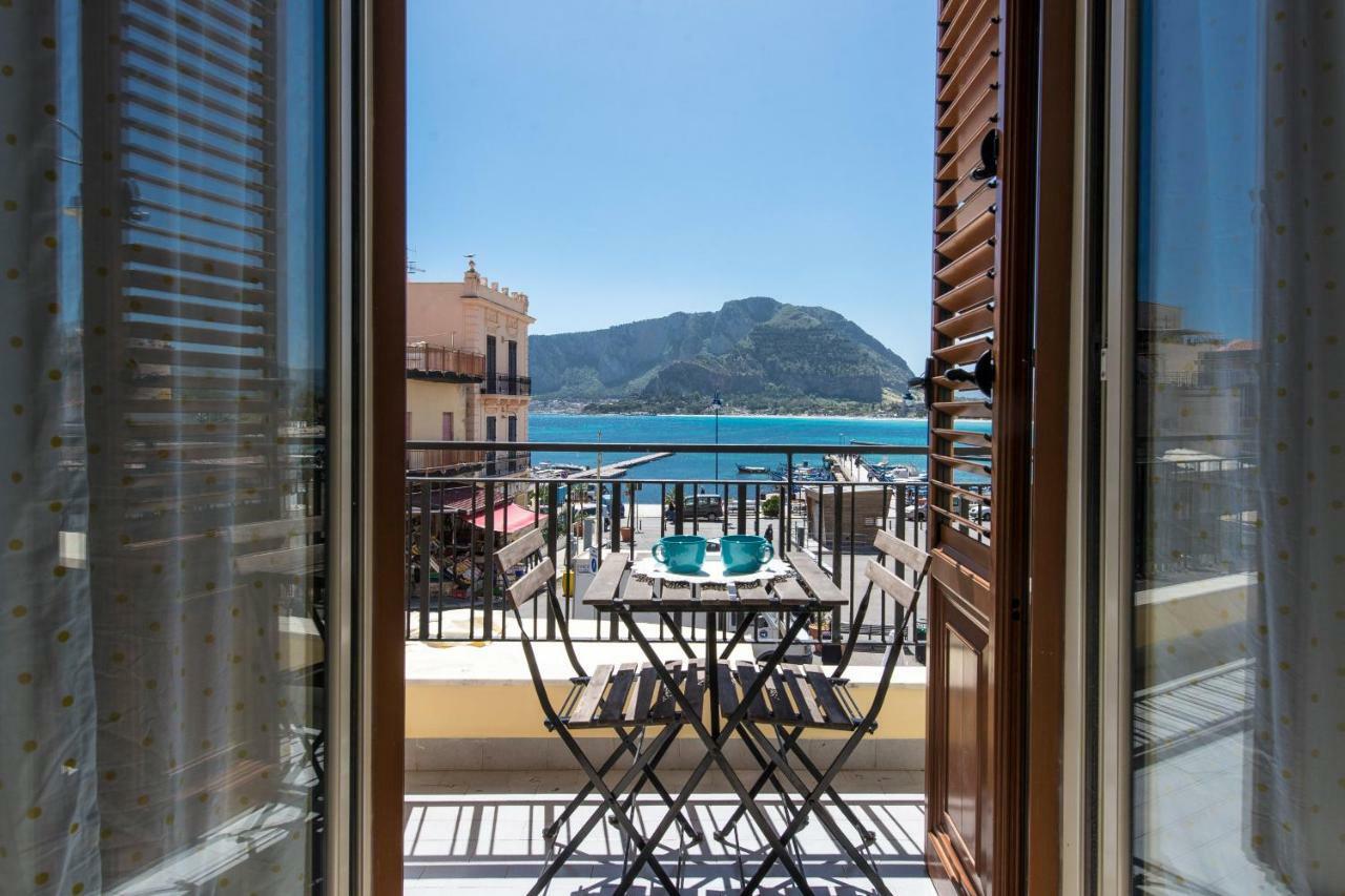 Casetta Vista Mare In Piazza A Mondello ปาแลร์โม ภายนอก รูปภาพ