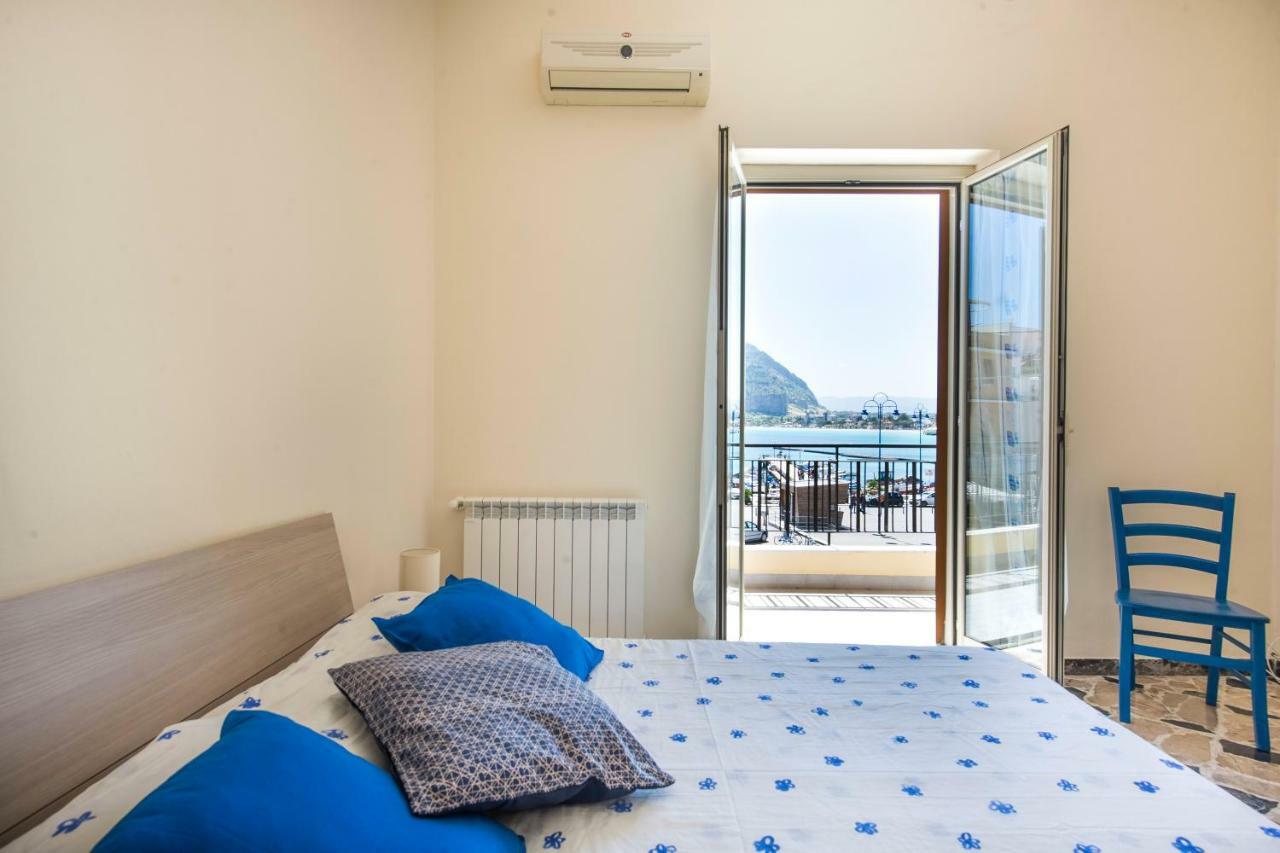 Casetta Vista Mare In Piazza A Mondello ปาแลร์โม ภายนอก รูปภาพ