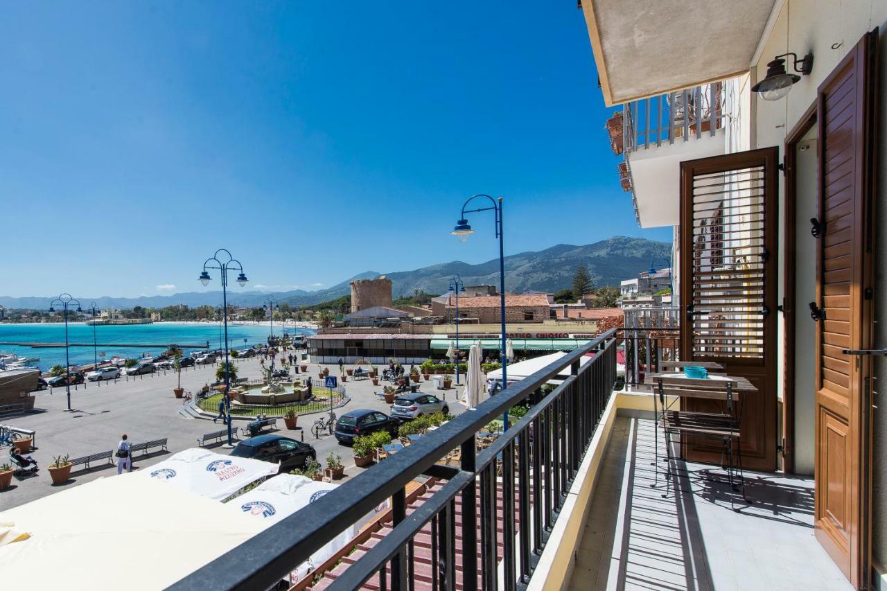 Casetta Vista Mare In Piazza A Mondello ปาแลร์โม ภายนอก รูปภาพ